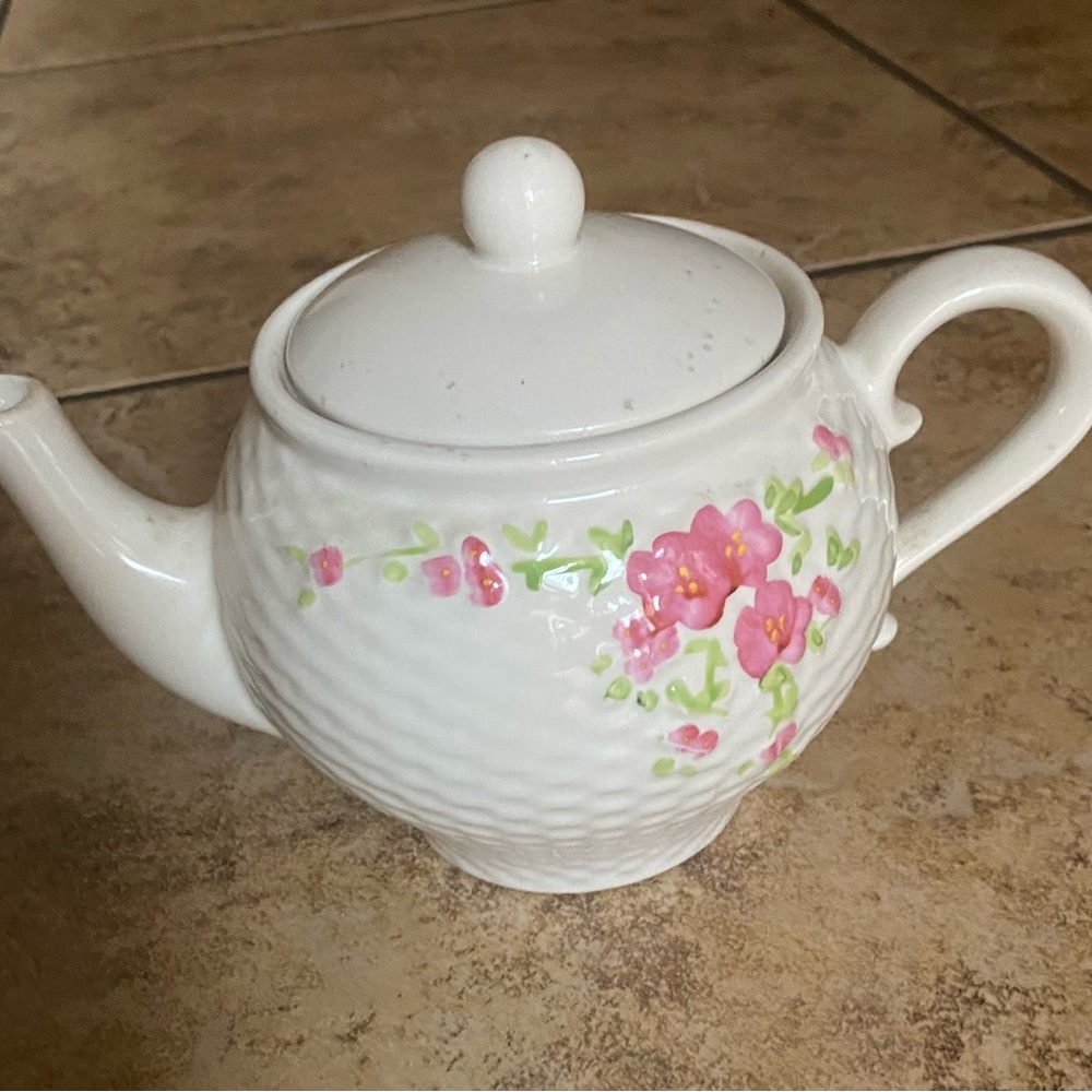 Floral teapot